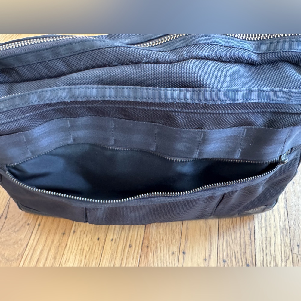 Porter and Co Nylon Messenger Bag - Black - Picture 14 of 15